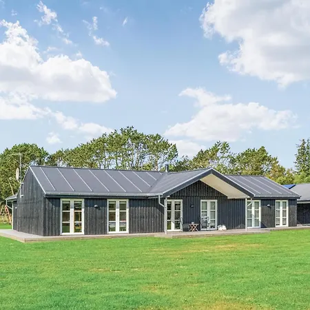 4 Bedroom Cozy In Saeby Holiday home